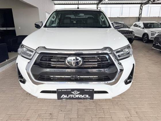 TOYOTA HILUX SW4 2.8 D-4D TURBO DIESEL SRX 7L 4X4 AUTOMÁTICO TOYOTA HILUX SW4 2.8 D-4D TURBO DIESEL SRX 7L 4X4 AUTOMÁTICO